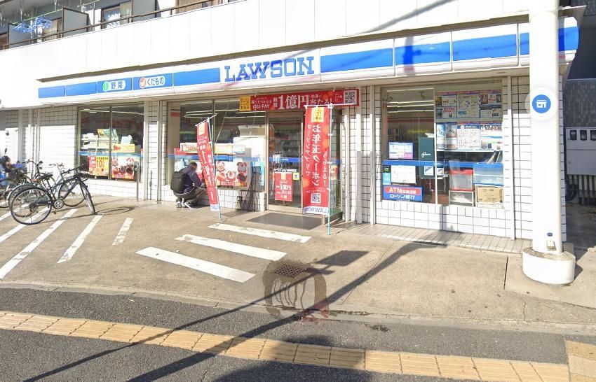 コンビニ　ローソンJR八田駅前店（コンビニ）まで600m