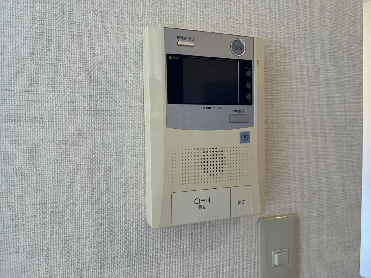 セキュリティ　来客者を確認できるTVモニター付きドアホン♪（同仕様画像）