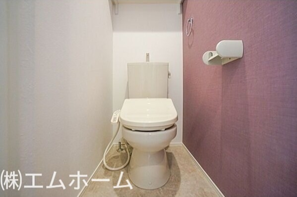 トイレ　温水洗浄暖房便座付トイレ　同型写真