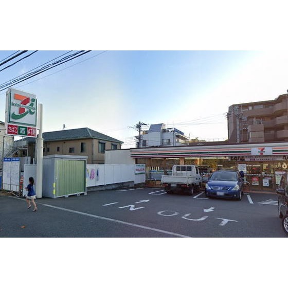 コンビニ　セブンイレブン横浜関店（コンビニ）まで571m
