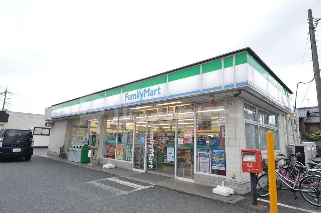 コンビニ　ファミリーマート三郷みなみ店（コンビニ）まで240m