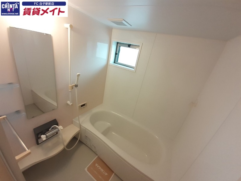 バス・シャワールーム　別部屋反転参考写真です別部屋反転参考写真です