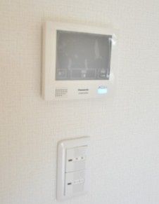セキュリティ　訪問者の顔を確認できるモニタ付きインターホン♪