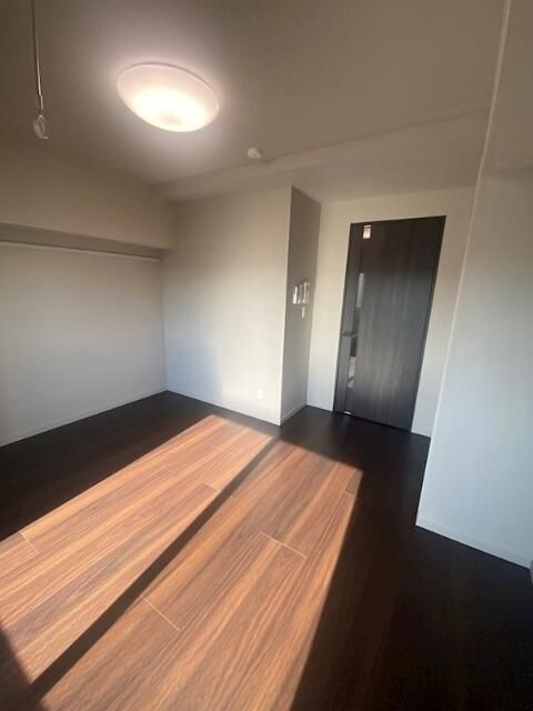 その他部屋・スペース　室内は落ち着いた温もりを感じるフローリングです☆