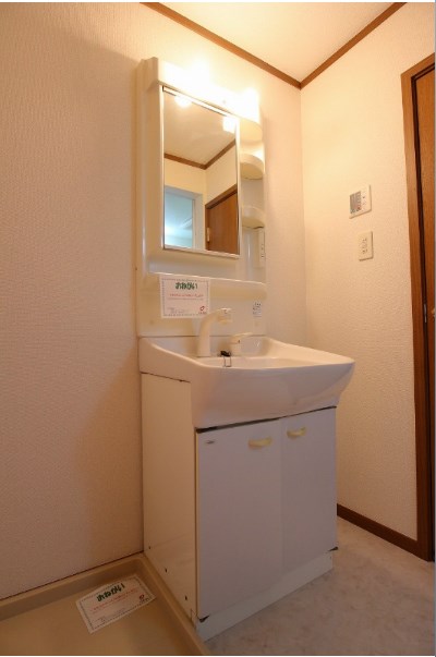 洗面設備　写真は同型シリーズです。