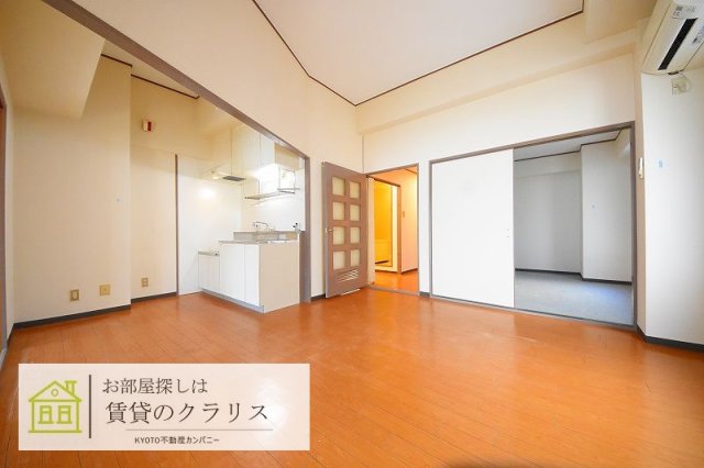 ステーションパレス京都の居間写真