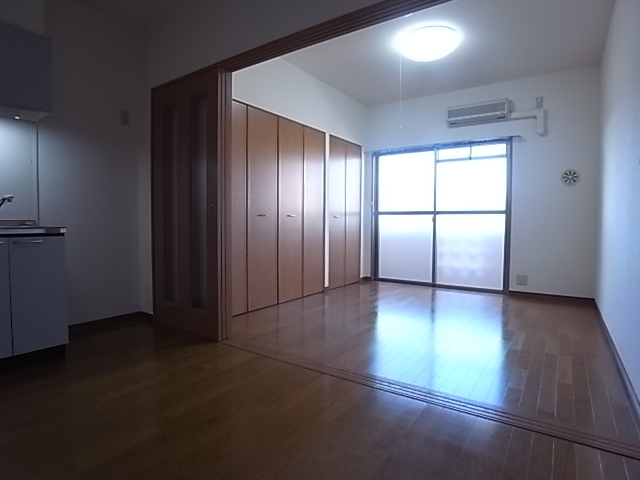 Court Yard 西宮北口の居間写真