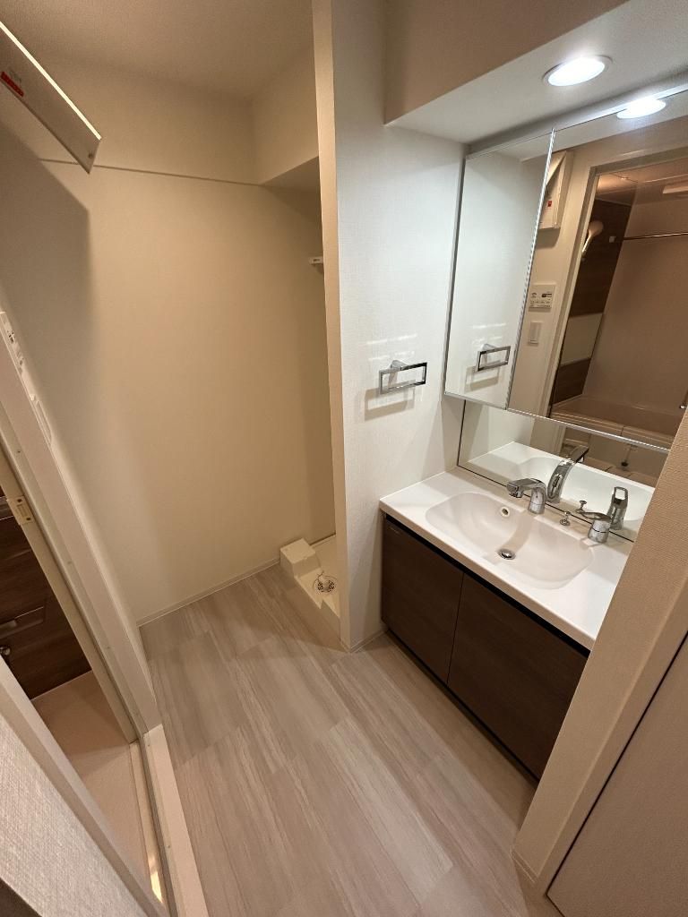 洗面設備　写真は同タイプ住居です。