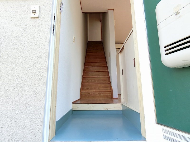 京王線 府中駅 徒歩20分 2階建 築37年の玄関写真