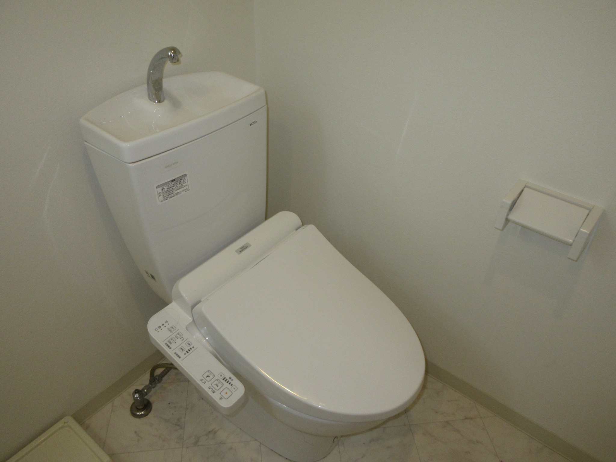 近鉄南大阪線 今川駅 徒歩4分 2階建 築7年のトイレ写真