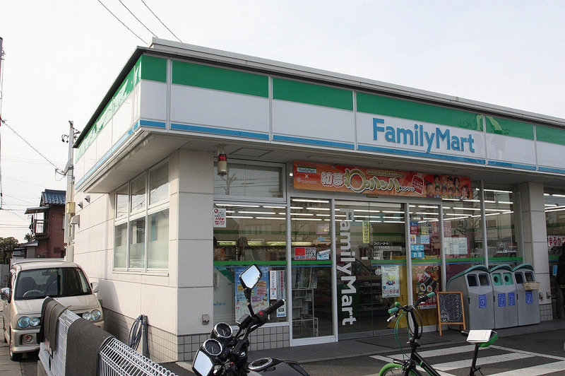 コンビニ　ファミリーマート 名古屋平中町店（コンビニ）まで225m