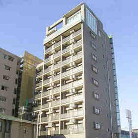 建物外観　総タイル貼りの重厚感あふれる外観