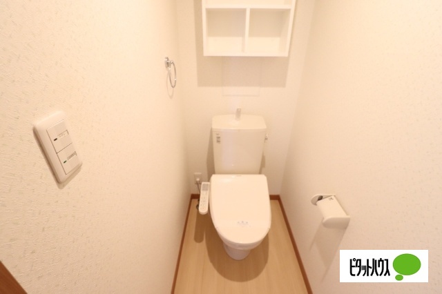 ＪＲ東海道本線 篠原駅 徒歩1分 2階建 築8年のトイレ写真