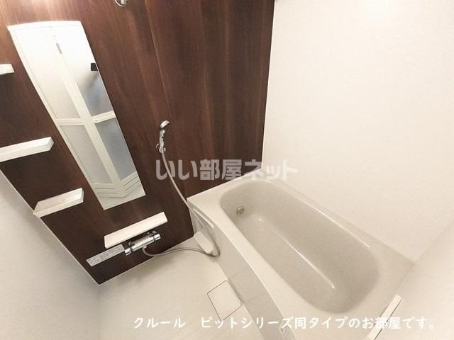 ＪＲ山陽本線 東尾道駅 バス乗車時間：7分 最寄りバス停で下車 徒歩3分 2階建 築2年の風呂写真