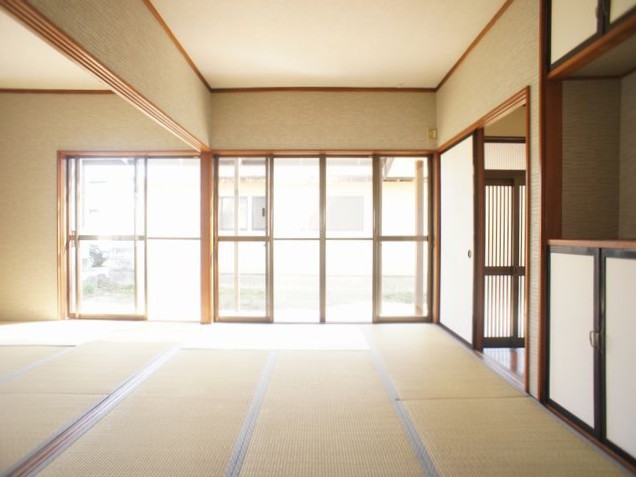 UGハウスIIの居間写真