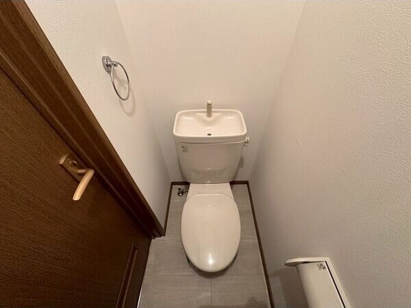 名鉄瀬戸線 大森・金城学院前駅 徒歩13分 2階建 築23年のトイレ写真