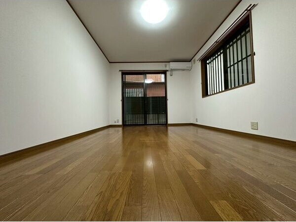 名鉄瀬戸線 大森・金城学院前駅 徒歩13分 2階建 築23年の居間写真