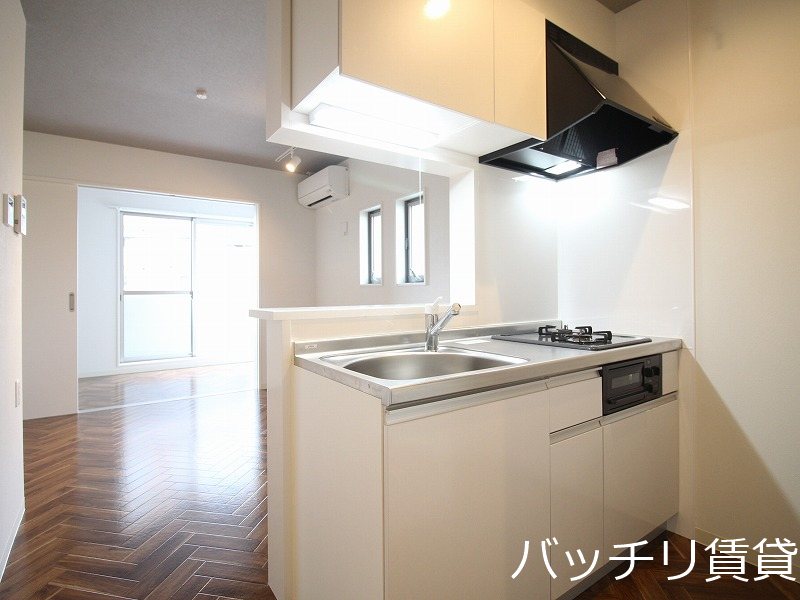 キッチン　同シリーズの別号室の画像。現況優先