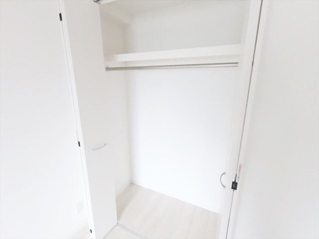 収納　洋室にはクローゼットタイプの収納があります