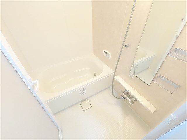 バス・シャワールーム　追炊きなど便利な機能が付いて広くて綺麗な浴室