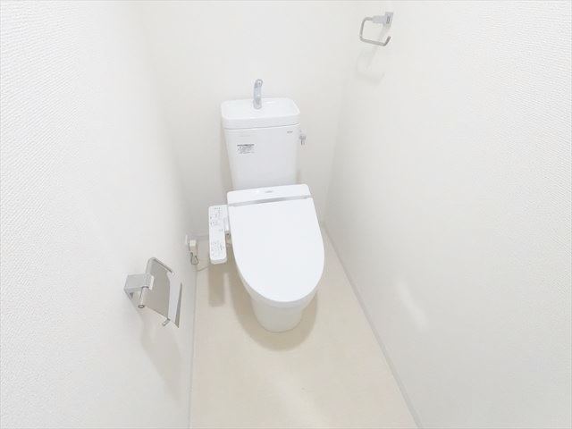 トイレ　改装済み、ウォシュレット付きの綺麗なトイレ