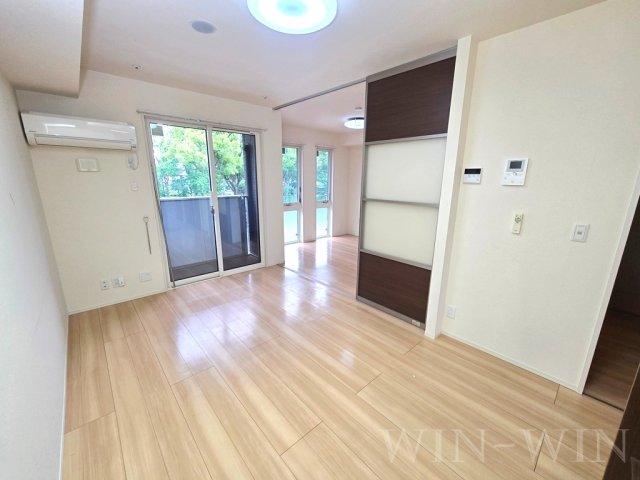 コンフォール西小鷹野の居間写真