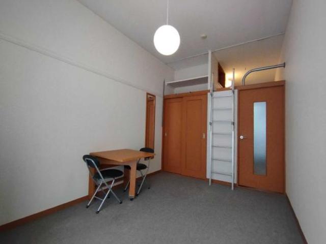 多摩都市モノレール 大塚・帝京大学駅 徒歩4分 3階建 築20年の居間写真