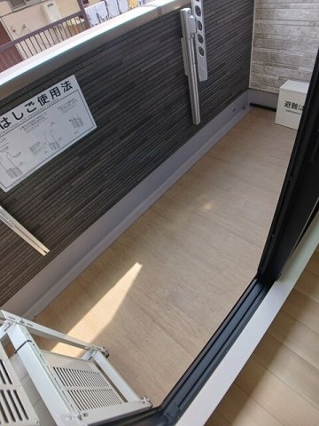 バルコニー　暖かな日差しのふりそそぐバルコニー