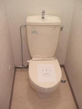 ＪＲ室蘭本線 鷲別駅 徒歩15分 2階建 築42年のトイレ写真