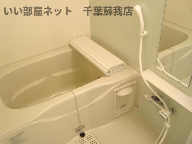 バス・シャワールーム　コンパクトで使いやすいお風呂です