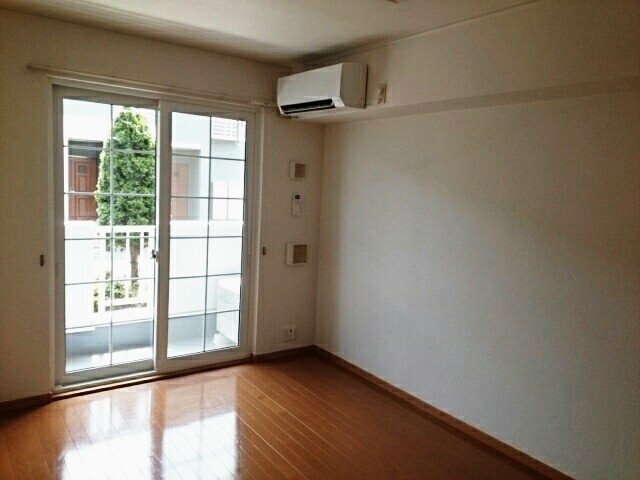 居室・リビング　こちらの居間で趣味の時間をお楽しみください