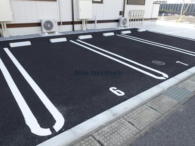 駐車場　駐車場