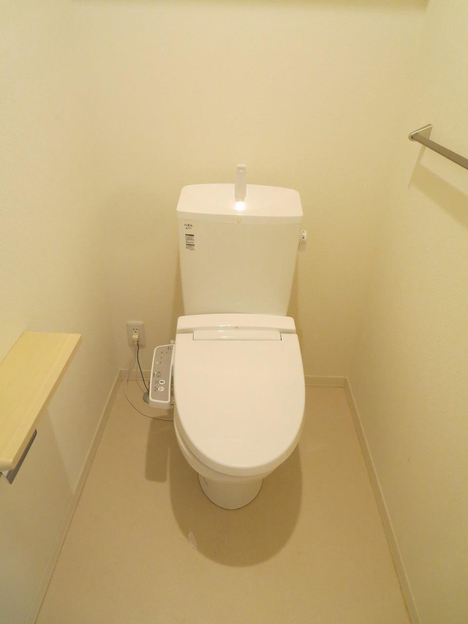 ＪＲ山陽本線 宮内串戸駅 徒歩17分 2階建 築10年のトイレ写真