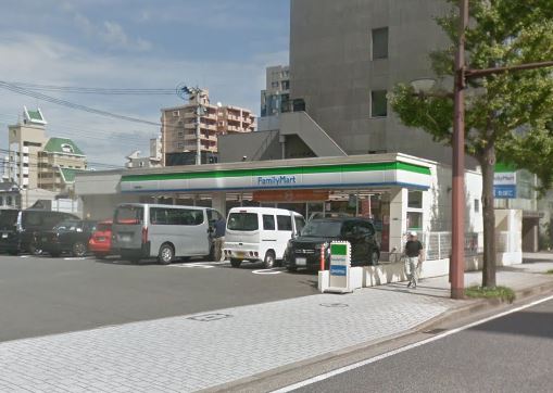 コンビニ　ファミリーマート小倉砂津店（コンビニ）まで32m
