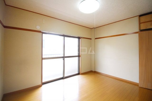ペアシティ榊 Aの居間写真