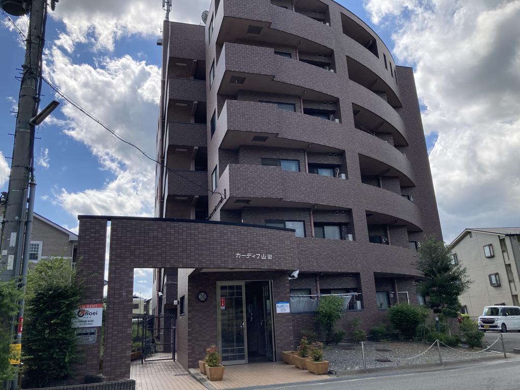 カーディフ山田の建物外観