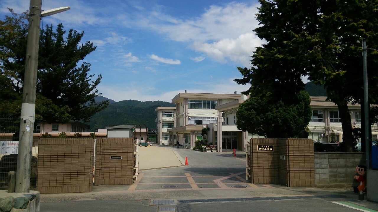 【カーディフ山田の小学校】