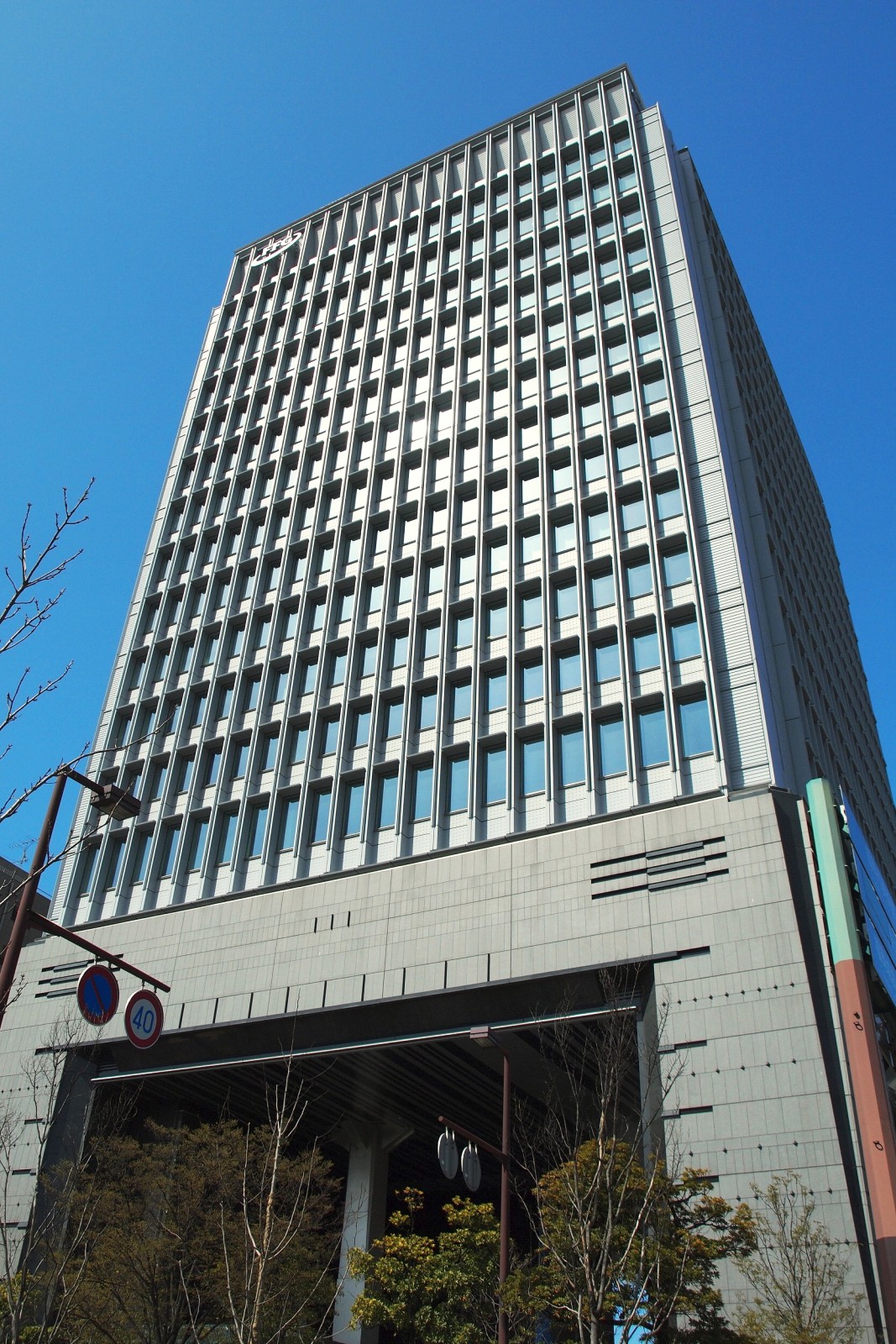 銀行　福岡銀行中央市場支店（銀行）まで196m