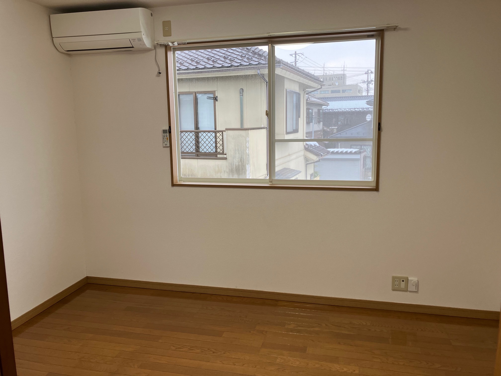 その他　洋室　エアコン完備」