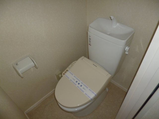 トイレ　温水洗浄便座