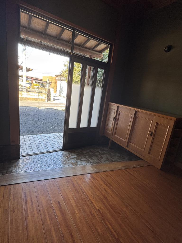 市場町貸家の玄関写真