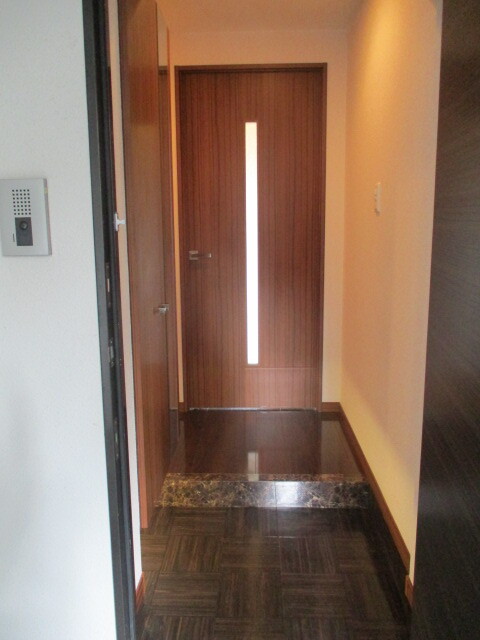 玄関　※同タイプのお部屋の写真です