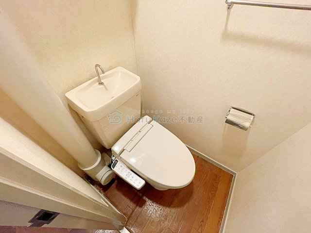 地下鉄名城線 新瑞橋駅 徒歩1分 7階建 築42年のトイレ写真
