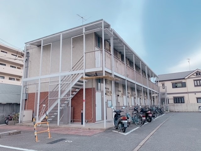 宝塚市山本丸橋のアパートの建物外観