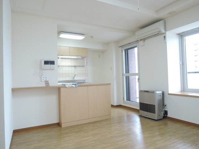 居室・リビング　★南向き、角部屋で日当たり良好！★大通徒歩圏の好立地物件！