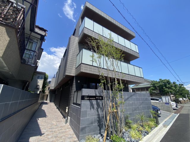 【ＨＥＢＥＬ　ＭＡＩＳＯＮ　甲子園のエントランス】