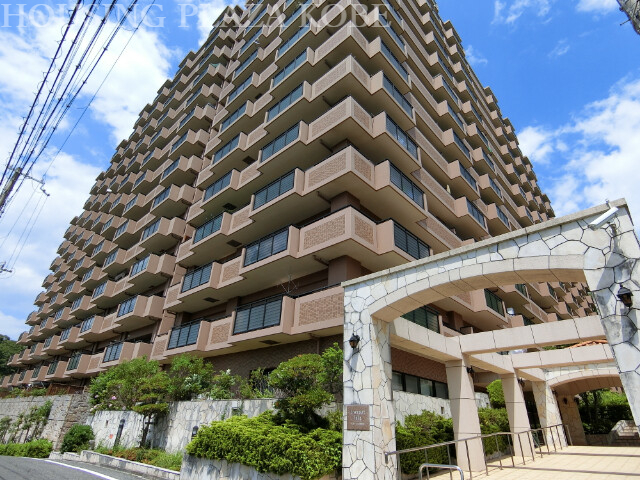 神戸市須磨区多井畑南町のマンションの建物外観