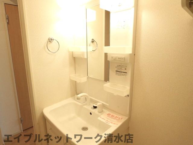 洗面設備　忙しい朝には欠かせない洗面所です