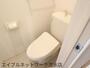 トイレ　落ち着いた色調のトイレです