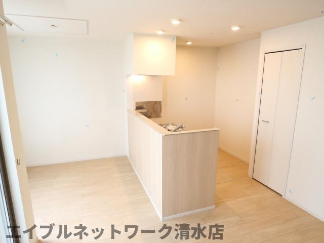 居室・リビング　こちらのリビングで趣味の時間をお楽しみください